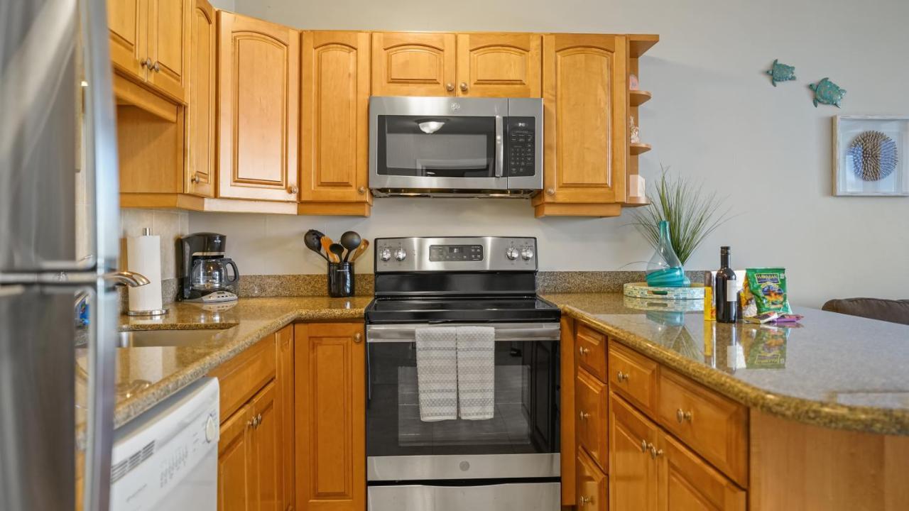 Waikiki Banyan Suites W Free Parking Гонолулу Екстер'єр фото