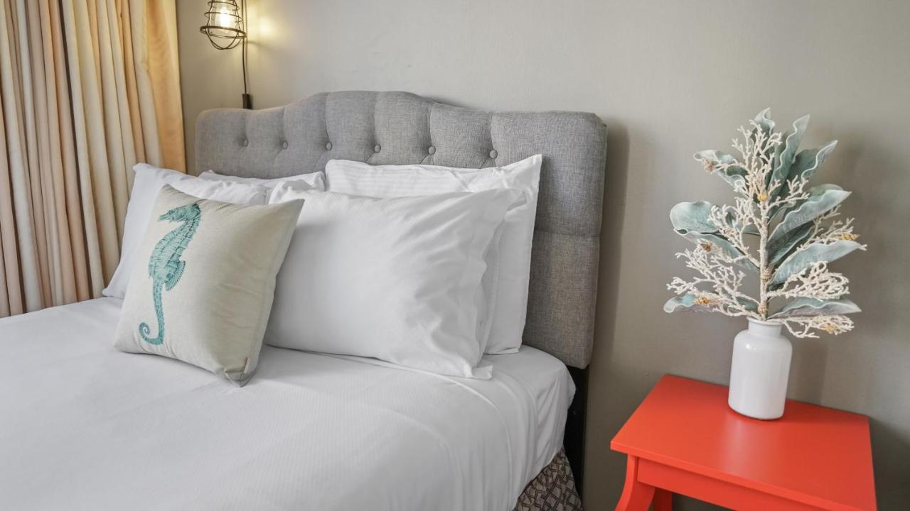 Waikiki Banyan Suites W Free Parking Гонолулу Екстер'єр фото
