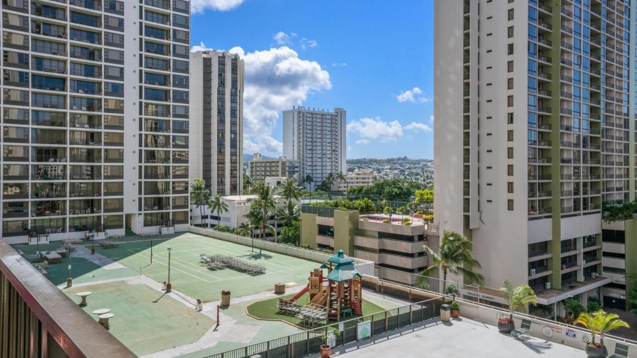 Waikiki Banyan Suites W Free Parking Гонолулу Екстер'єр фото