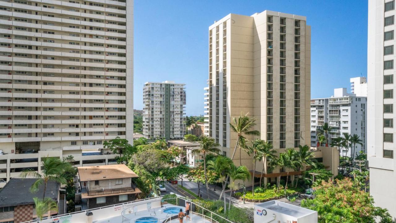 Waikiki Banyan Suites W Free Parking Гонолулу Екстер'єр фото