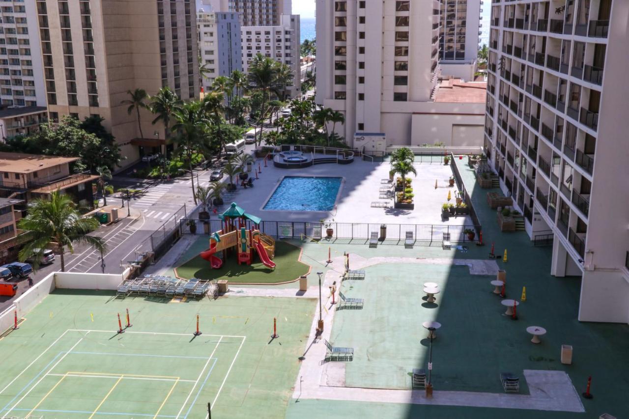 Waikiki Banyan Suites W Free Parking Гонолулу Екстер'єр фото