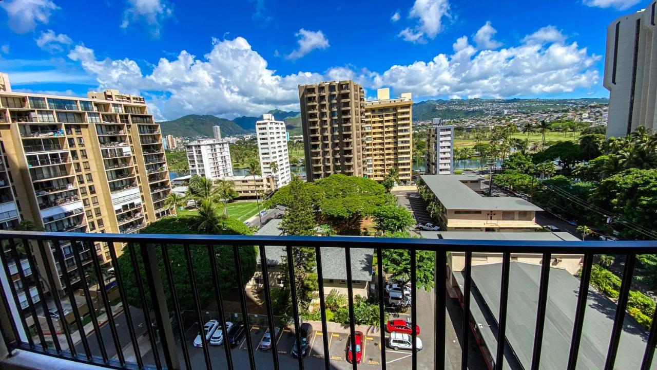 Waikiki Banyan Suites W Free Parking Гонолулу Екстер'єр фото