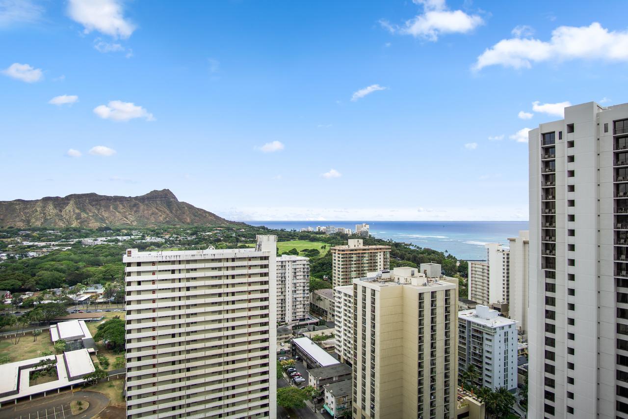 Waikiki Banyan Suites W Free Parking Гонолулу Екстер'єр фото